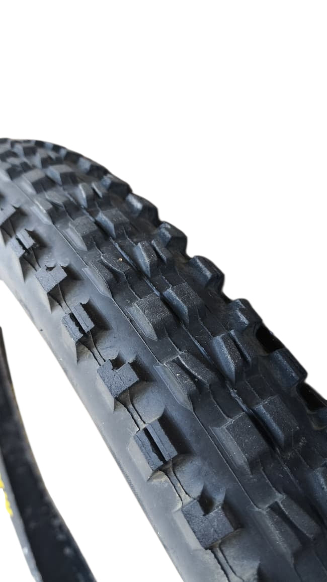 Pneu Maxxis Minion DHR II 3C EXO TR 29x2.40 (Usado)